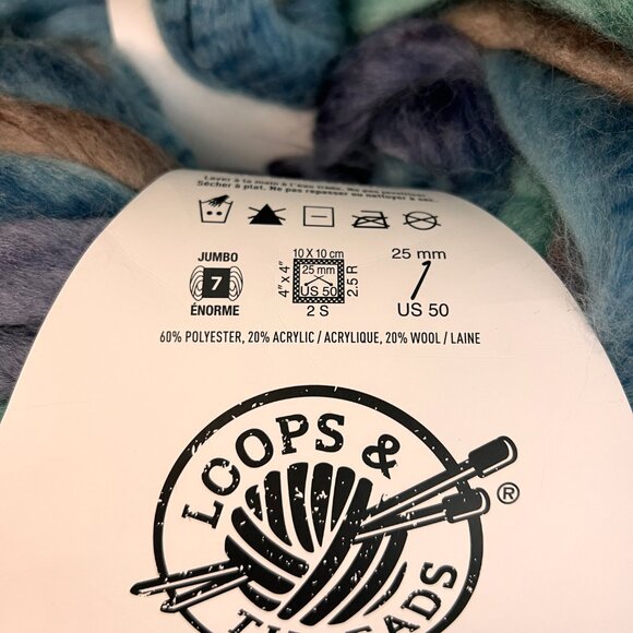 Loops and Threads Free Spirit Ombre Wool Blend Arm Knitting Super Chunky Yarn - Picture 2 of 8